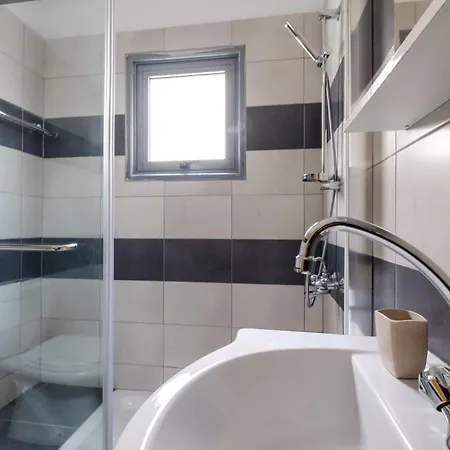 City Mackenzie Ii